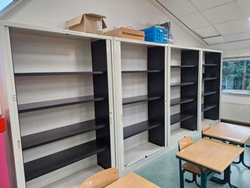 Gratis 4 grote kasten ophalen in Soest