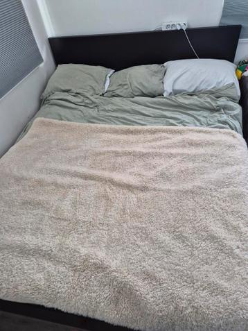 Tweepersoonsbed met lattenbodem (160x200 cm)