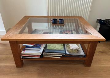 Gratis: houten tafel met glazen blad. Nieuwstaat