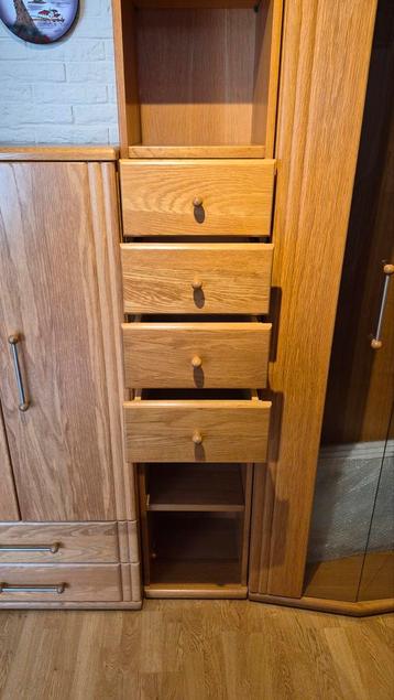 Gratis ophalen mooie eiken kast drie delen.