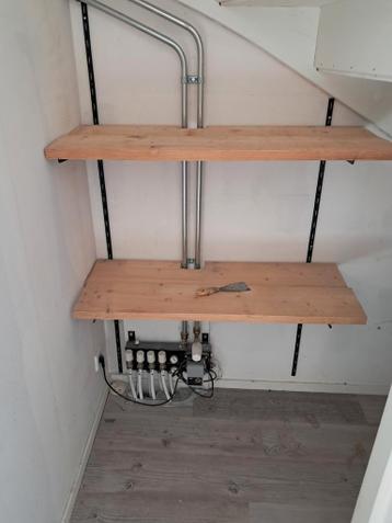 Wandplanken met dragers en rails