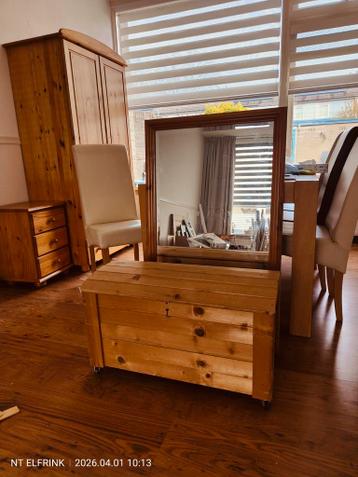 Spiegel en dekenkist