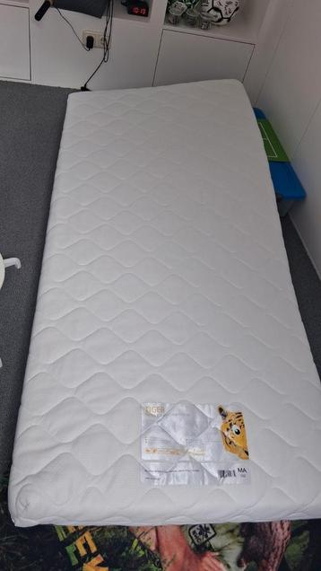 Gratis - 2 eenpersoons matrassen - netjes