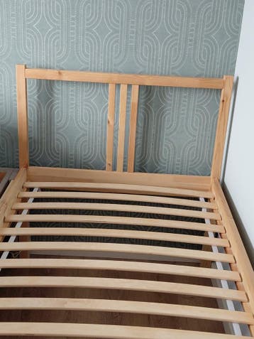 Eenpersoons houten bedframe