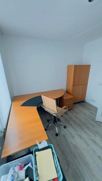 Te koop Bureau, kast, rolcontainer en 2x boekenkasten