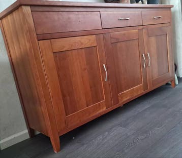 Dressior. Goede staat zware meubel, 1 handvatje wil liefde