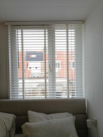 Houten jaloezieën 130 breed x 150 hoog ( bijna gratis )