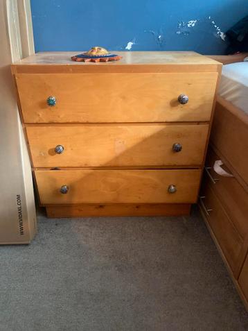 Houten ladeblok met 3 laden