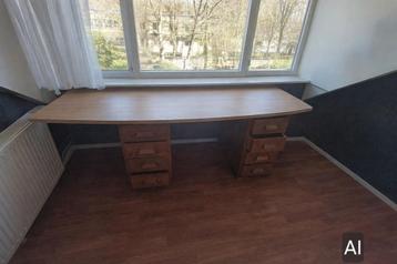 Bureaublad met ladeblokken