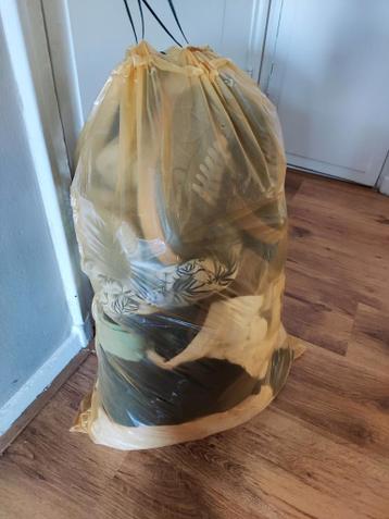 Tas vol met kleding en schoenen - Heren