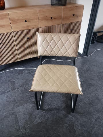 Gratis 6 eetkamerstoelen