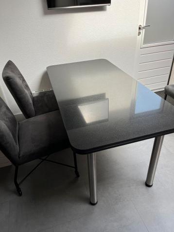 Gratis: Natuurstenen eettafel zwart 160x80 in prima staat