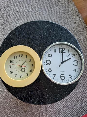 2 wandklokken quartz