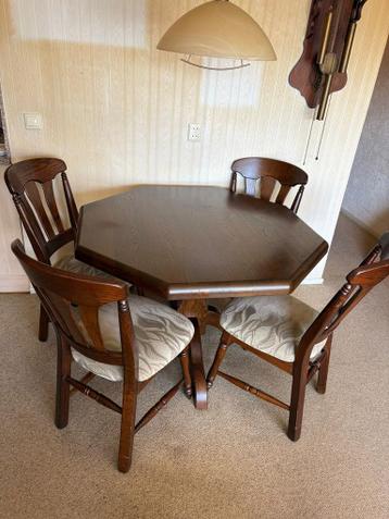 Eethoek met 4 stoelen