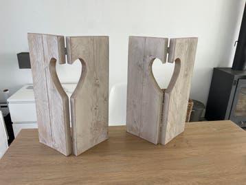 Leuke steigerhouten raamdecoratie met hart (2 stuks)