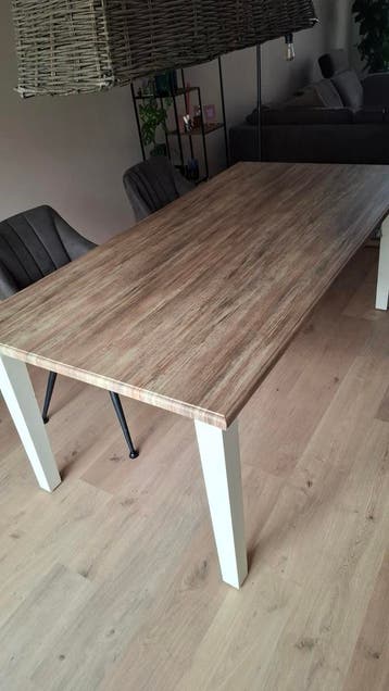 Eettafel 200 x 100 (2 april laatste dag om op te halen)