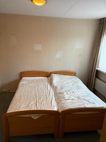 Gratis, 2 eenpersoonsbedden