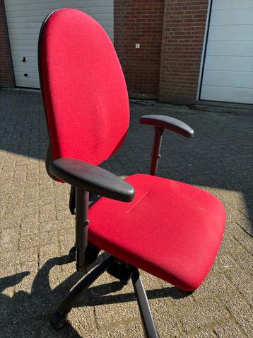 Gratis rode bureaustoel op te halen