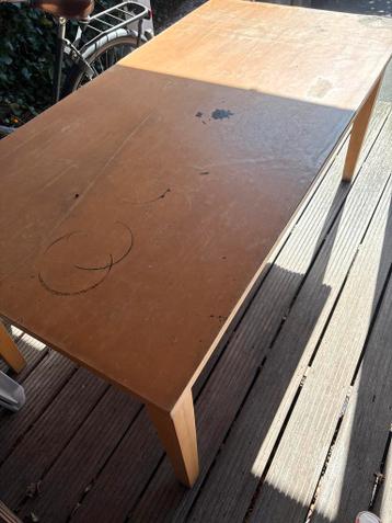 Gebruikte tafel gratis af te halen