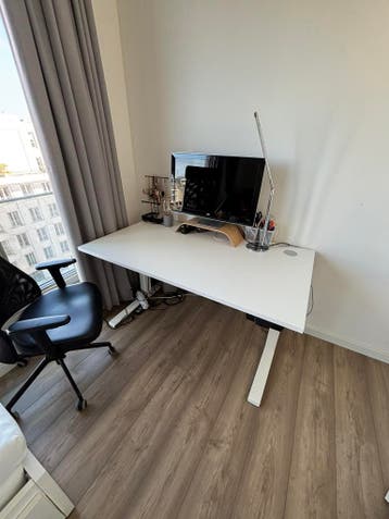 Bureau/desk for free (zit-sta maar knoppen niet functioneel)