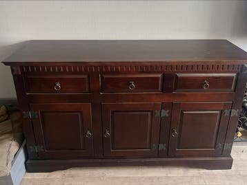 Donkerbruin dressoir met lades en deuren