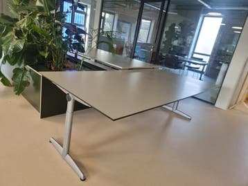 Verstelbaar bureau 2.40m x 1.20m