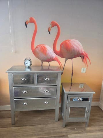 2 kastjes, nachtkastje en ladenkast