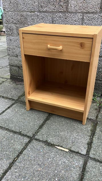 GRATIS**** NACHTKASTJE****