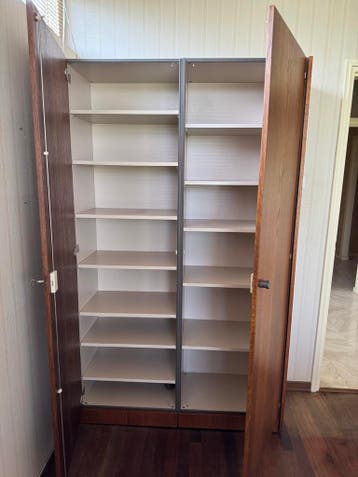 GRATIS Houten kast met planken