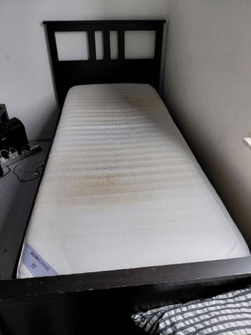 Bed 90x200 met matras en elektrische bodem