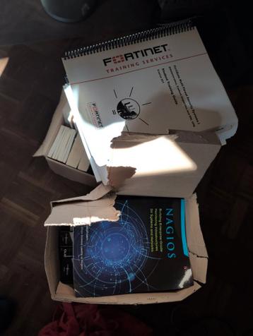 Oude computerboeken over security en webdesign