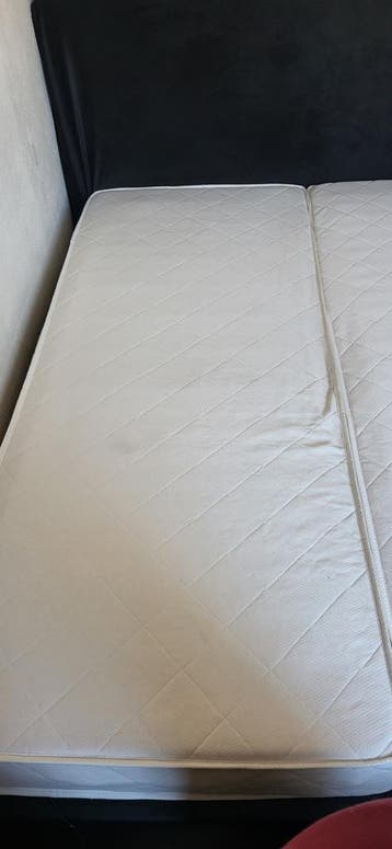 Gratis af te halen: 2 matrassen 80x200 (samen 160x200)