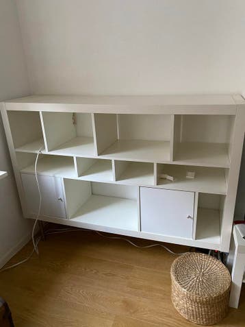 Witte IKEA kast met twee deurtjes