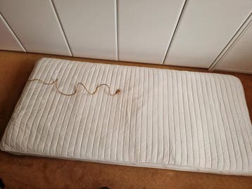 Gratis dit Hulsta matras 90/200cm. met warmte deken.