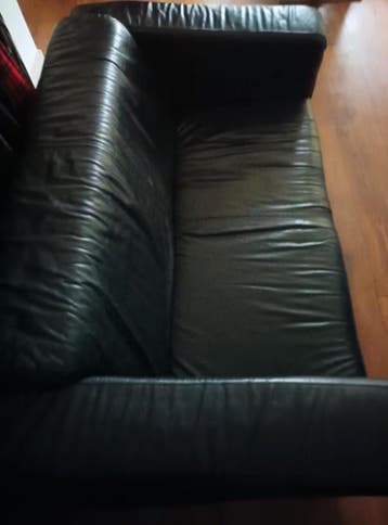 Zwart lederen 2 zits bank GRATIS