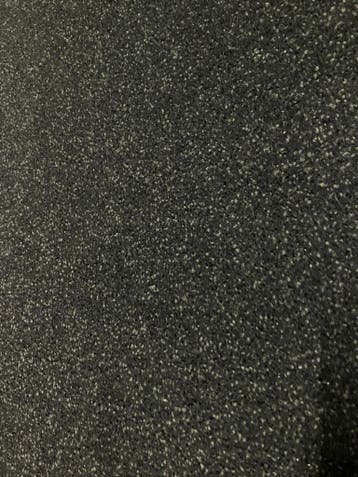 Vloerbedekking tapijt. Antraciet donker grijs.