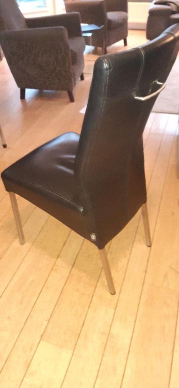 Zes eettafel stoelen
