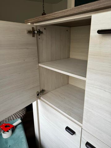 Gratis af te halen: Gebruikte kast met 4 deuren (150x120x50)