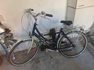 Opknapfiets Cortina met fietsendrager ophalen voor kratje HJ