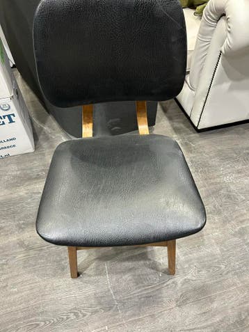 Gratis stoel van leer en hout