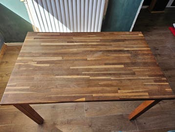 Houten eettafel