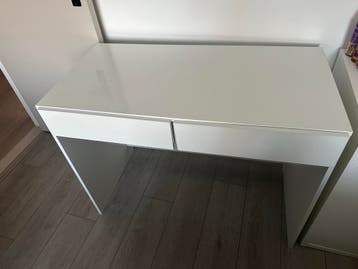 Witte make-up tafel met lades