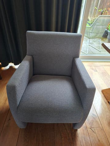 Gratis 4 grijze eetkamerstoelen op wieltjes