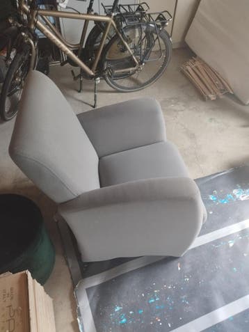 Grijze fauteuil