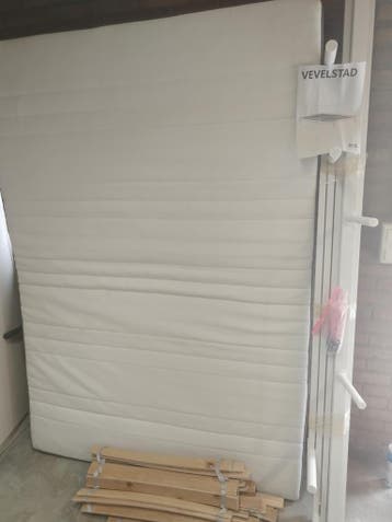 IKEA VEVELSTAD bedbodem en matras GEBRUIKT