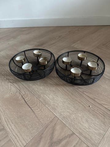 Gratis op te halen: 2 zwarte metalen kaarsenstandaards