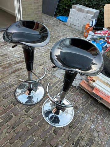 2 barkrukken GRATIS op te halen