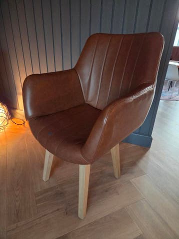 Cognac kleurige stoel