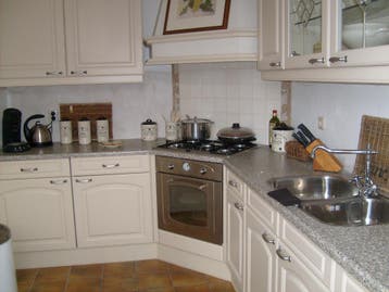 Keukenblok gratis met apparatuur.