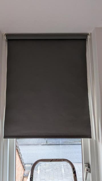 Donkergrijs rolgordijn - verduisterend